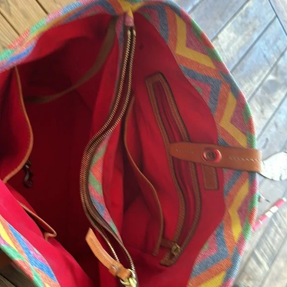 Authentic Dooney and Bourke tote w 3 inner compartments(1 of which is a zipper). - Picture 5 of 7